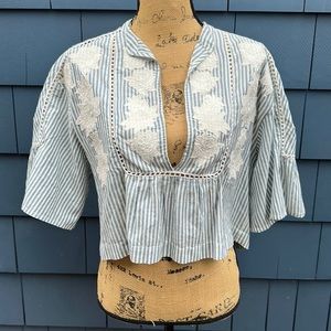 Free People cropped top XS blue white embroidered blouse shirt- LIKE NEW